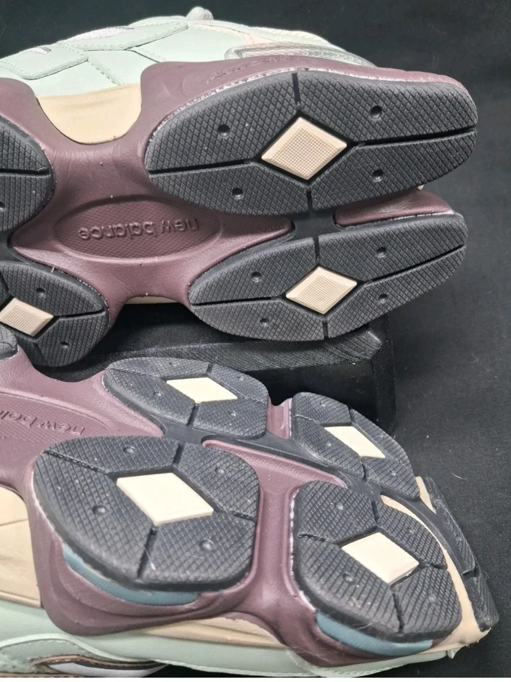 New Balance 9060 Women’s Mint & Cream Running/ Training Sneakers. NWOT.